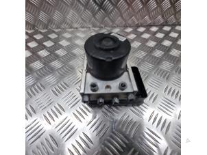 Bloc ABS d'un Peugeot 207/207+ (WA/WC/WM) 1.4 2013