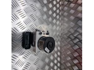 Bloc ABS d'un Peugeot 207/207+ (WA/WC/WM) 1.4 2013