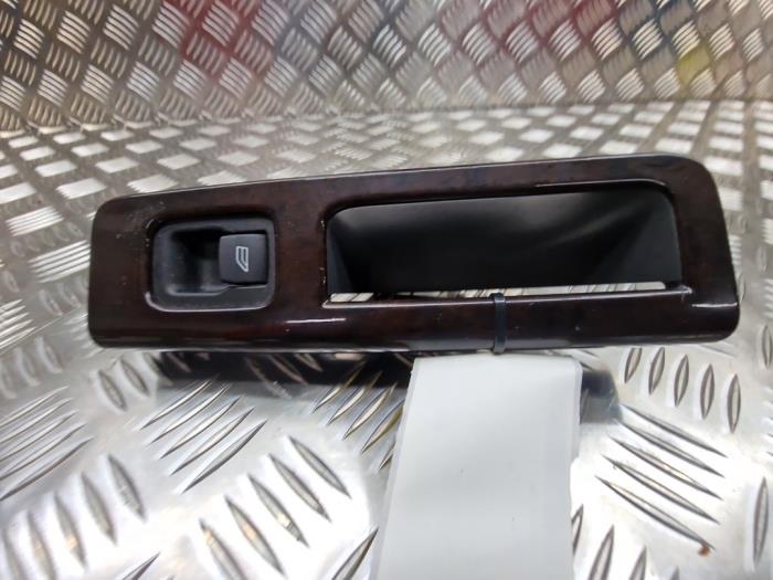 Usados Interruptor de ventanilla eléctrica Volvo V50 (MW) 2.4 20V Precio € 20,00 Norma de margen ofrecido por autodemontage denollen