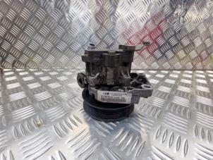 Usados Bomba de dirección asistida BMW B6 Cabriolet (E64) 4.4 V8 32V Precio € 75,00 Norma de margen ofrecido por de Nollen autorecycling