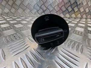Usados Interruptor de luz Volkswagen Polo VI (AW1) 1.0 MPI 12V Precio € 14,95 Norma de margen ofrecido por de Nollen autorecycling