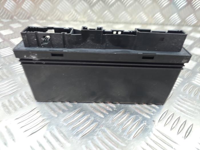 Używane Sterownik Body Control BMW B6 Cabriolet (E64) 4.4 V8 32V Cena € 60,00 Procedura marży oferowane przez autodemontage denollen