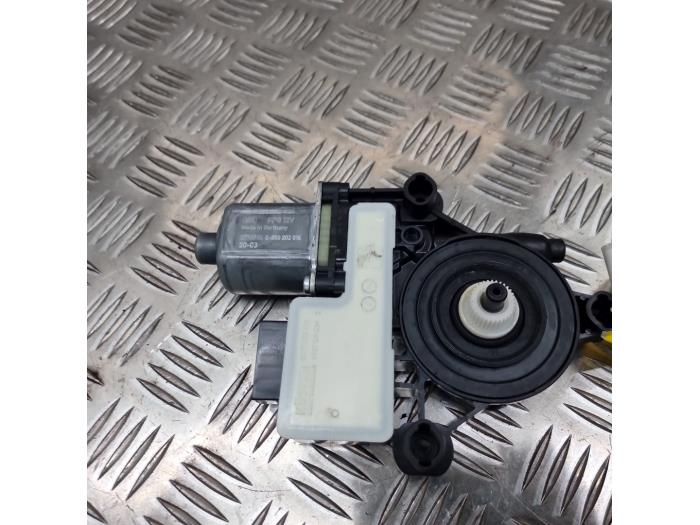 Usados Motor de ventanilla de puerta Skoda Octavia Combi (5EAC) 2.0 TSI RS 245 16V Precio € 24,95 Norma de margen ofrecido por autodemontage denollen