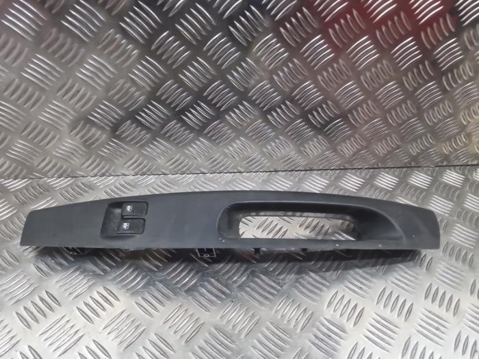 Usados Interruptor de ventanilla eléctrica Kia Picanto (BA) 1.1 12V Precio € 35,00 Norma de margen ofrecido por autodemontage denollen
