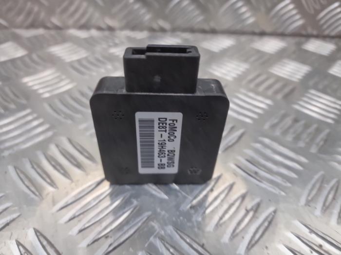 Używane Modul gateway Ford Fiesta 6 (JA8) 1.0 EcoBoost 12V 100 Cena € 25,00 Procedura marży oferowane przez autodemontage denollen