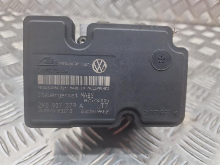 Używane Pompa ABS Volkswagen Caddy III (2KA,2KH,2CA,2CH) 2.0 SDI Cena € 38,00 Procedura marży oferowane przez autodemontage denollen