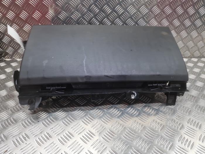 Begagnade Handskfack Landrover Range Rover Sport (LW) 3.0 SDV6 Pris € 100,00 Marginaltabell erbjuds av autodemontage denollen