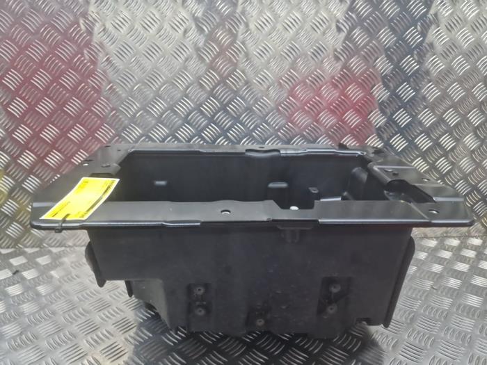 Begagnade Batterilåda Landrover Range Rover Sport (LW) 3.0 SDV6 Pris på förfrågan erbjuds av autodemontage denollen