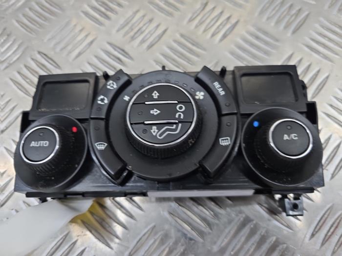 Używane Panel climatronic Peugeot 5008 I (0A/0E) 1.6 THP 16V Cena € 75,00 Procedura marży oferowane przez autodemontage denollen