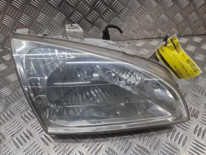 Używane Reflektor prawy Kia Carens I (FC/FJ) 1.8i 16V Cena € 35,00 Procedura marży oferowane przez autodemontage denollen