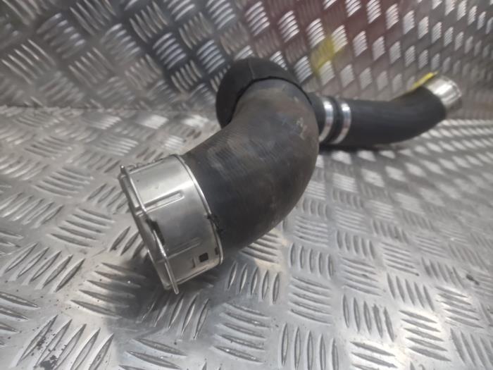 Laddluftkylarslang från en Ford Ranger 2.0 EcoBlue 16V 4x4 2022