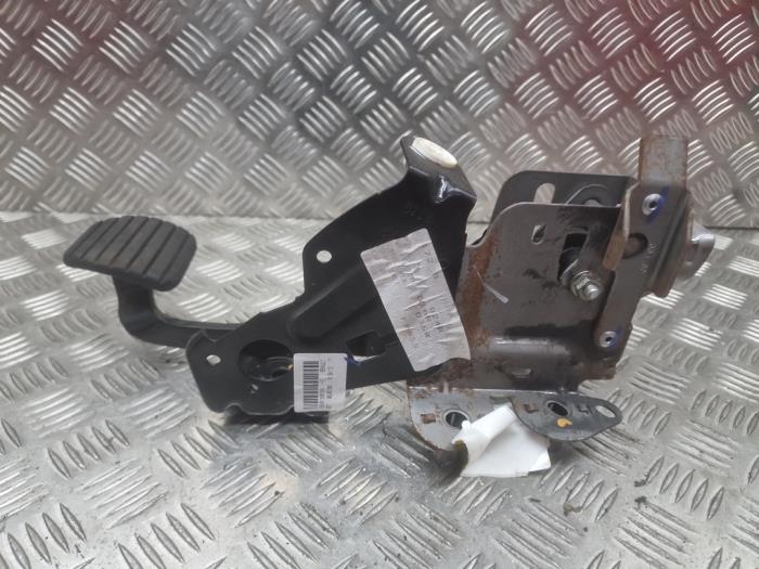 Używane Pedal hamulca Renault Scénic III (JZ) 1.4 16V TCe 130 Cena € 29,95 Procedura marży oferowane przez autodemontage denollen