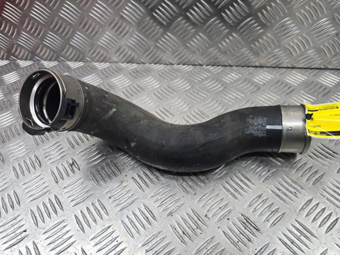 Usagé Tube intercooler Mercedes GLA (156.9) 1.6 180 16V Prix € 25,00 Règlement à la marge proposé par autodemontage denollen