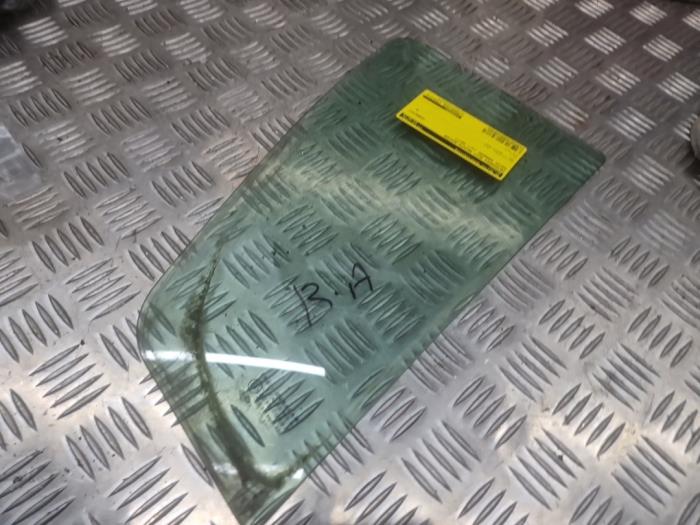 Usados Ventanilla triangular derecha detrás Dacia Sandero II 0.9 TCE 12V Precio € 35,00 Norma de margen ofrecido por autodemontage denollen