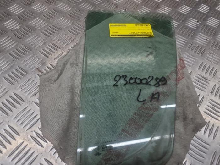 Usados Ventanilla triangular izquierda detrás Dacia Sandero II 0.9 TCE 12V Precio € 35,00 Norma de margen ofrecido por autodemontage denollen