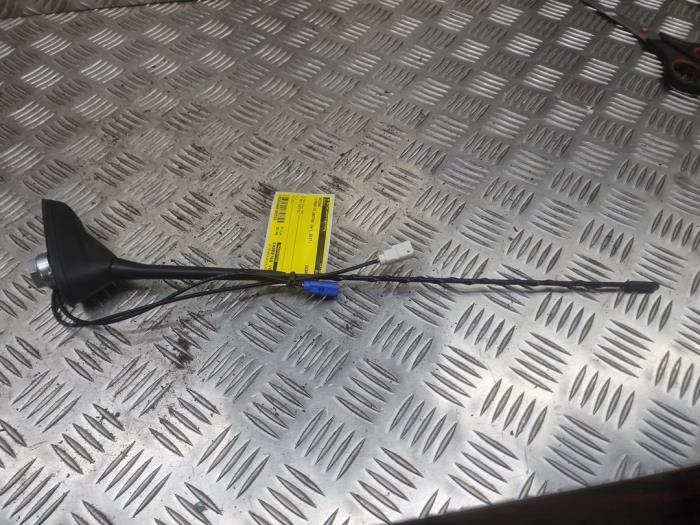 Używane Antena Citroen C4 Cactus (0B/0P) 1.2 PureTech 82 12V Cena € 25,00 Procedura marży oferowane przez autodemontage denollen