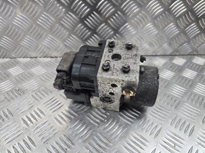 Usagé Bloc ABS Volvo V40 (VW) 2.0 16V Prix € 71,00 Règlement à la marge proposé par autodemontage denollen