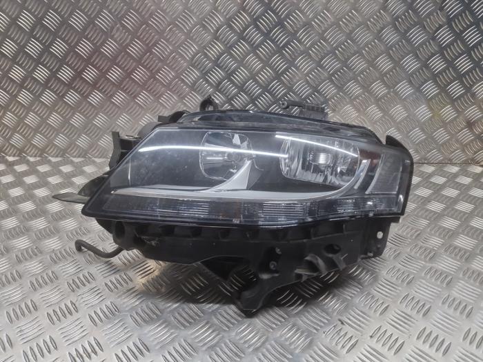 Używane Reflektor lewy Audi A4 (B8) 1.8 TFSI 16V Cena € 170,00 Procedura marży oferowane przez autodemontage denollen