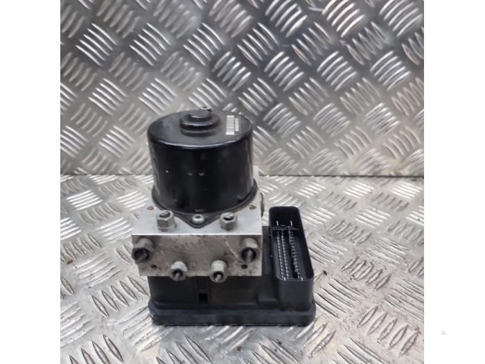 Begagnade ABS-pump Volvo V50 (MW) 1.8 16V Flexifuel Pris € 45,00 Marginaltabell erbjuds av autodemontage denollen