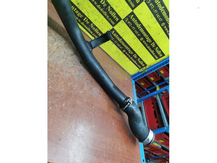 Intercooler Rohr van een Volkswagen Touareg (7LA/7L6) 3.0 TDI V6 24V 2008