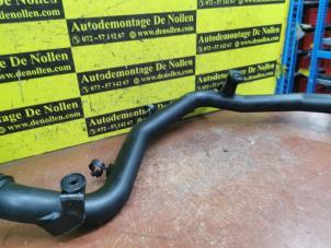 Intercooler Rohr van een Volkswagen Touareg (7LA/7L6) 3.0 TDI V6 24V 2008