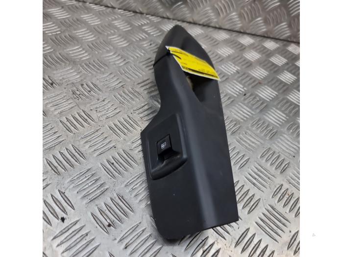 Usados Interruptor de ventanilla eléctrica Renault Trafic (1FL/2FL/3FL/4FL) 1.6 dCi 90 Precio € 25,00 Norma de margen ofrecido por autodemontage denollen