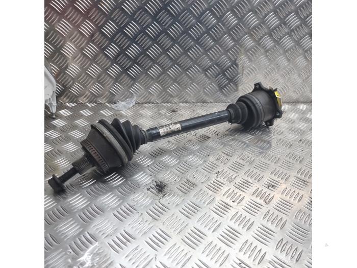 Gebrauchte Antriebswelle links vorne Skoda Superb (3U4) 2.5 TDI V6 24V Preis € 50,00 Margenregelung angeboten von autodemontage denollen