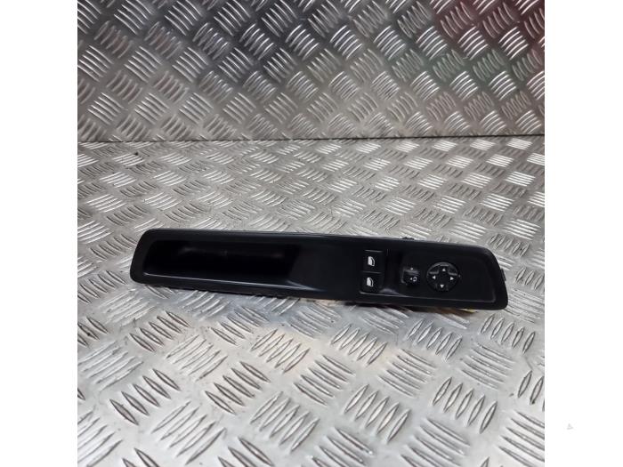 Usados Interruptor de ventanilla eléctrica Peugeot Expert (V1/VA/VB/VE/VF/VT/VY) 1.6 Blue HDi 95 16V Precio € 36,30 IVA incluido ofrecido por autodemontage denollen
