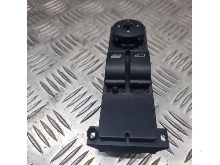 Usados Interruptor de ventanilla eléctrica Ford Focus 2 1.6 16V Precio € 24,95 Norma de margen ofrecido por autodemontage denollen