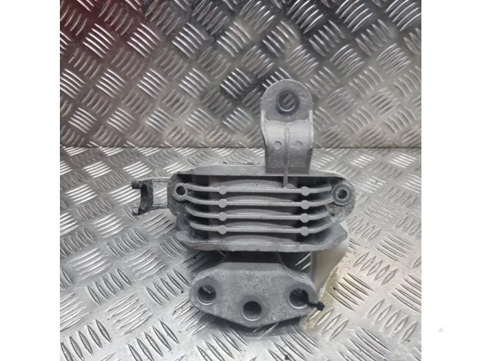 Support moteur d'un Opel Astra J (PC6/PD6/PE6/PF6) 2.0 CDTI 16V 160 Ecotec 2015