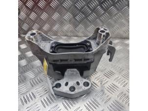 Support moteur d'un Opel Astra J (PC6/PD6/PE6/PF6) 2.0 CDTI 16V 160 Ecotec 2015