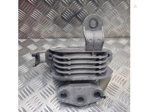 Support moteur d'un Opel Astra J (PC6/PD6/PE6/PF6) 2.0 CDTI 16V 160 Ecotec 2015