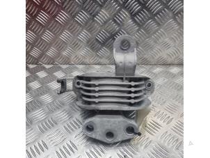 Support moteur d'un Opel Astra J (PC6/PD6/PE6/PF6) 2.0 CDTI 16V 160 Ecotec 2015