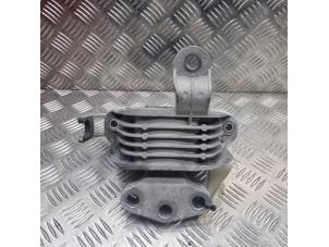 Support moteur d'un Opel Astra J (PC6/PD6/PE6/PF6) 2.0 CDTI 16V 160 Ecotec 2015