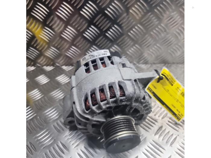 Dynamo från en Opel Astra J (PC6/PD6/PE6/PF6) 2.0 CDTI 16V 160 Ecotec 2015