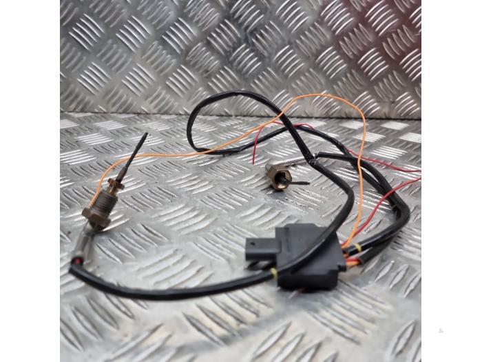 Usagé Sensor température d’échappement Mercedes A (177.0) 2.0 A-200d Prix € 29,99 Règlement à la marge proposé par autodemontage denollen