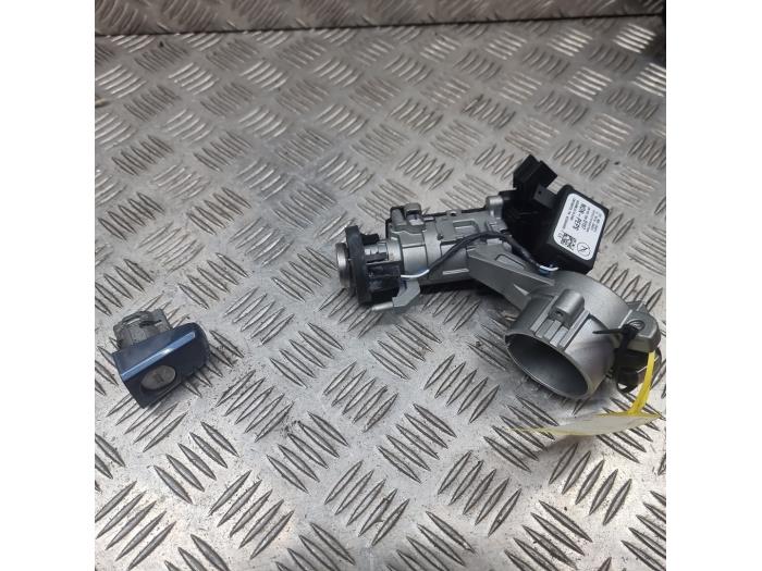 Używane Stacyjka + Kluczyk Opel Astra J (PC6/PD6/PE6/PF6) 2.0 CDTI 16V 160 Ecotec Cena € 39,95 Procedura marży oferowane przez autodemontage denollen