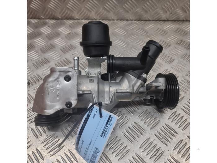 Usagé Pompe à eau Mercedes GLA (156.9) 1.6 180 16V Prix sur demande proposé par autodemontage denollen