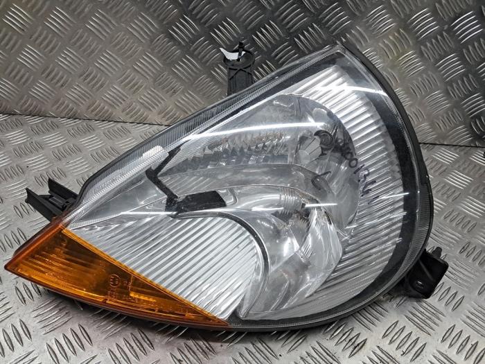 Używane Reflektor lewy Ford Ka I 1.3i Cena € 30,00 Procedura marży oferowane przez autodemontage denollen