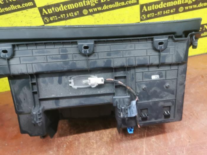 Begagnade Handskfack Mercedes Vito (447.6) 1.6 109 CDI 16V Pris € 50,00 Marginaltabell erbjuds av autodemontage denollen