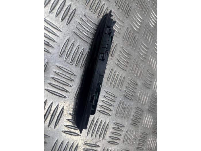 Begagnade PDC-panel Mercedes A (W176) 2.0 A-250 Turbo 16V Pris € 24,95 Marginaltabell erbjuds av autodemontage denollen