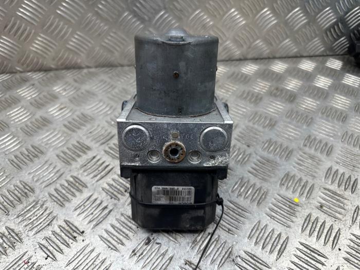 ABS-pump från en Jaguar X-type 2.1 V6 24V 2004