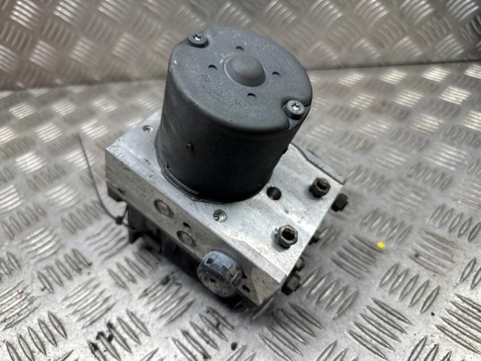 Begagnade ABS-pump Jaguar X-type 2.1 V6 24V Pris € 95,00 Marginaltabell erbjuds av autodemontage denollen