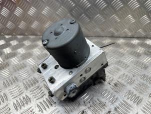 ABS-pump från en Jaguar X-type 2.1 V6 24V 2004