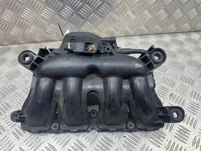 Begagnade Insugsrör BMW 1 serie (F20) 116i 1.6 16V Pris € 40,00 Marginaltabell erbjuds av autodemontage denollen
