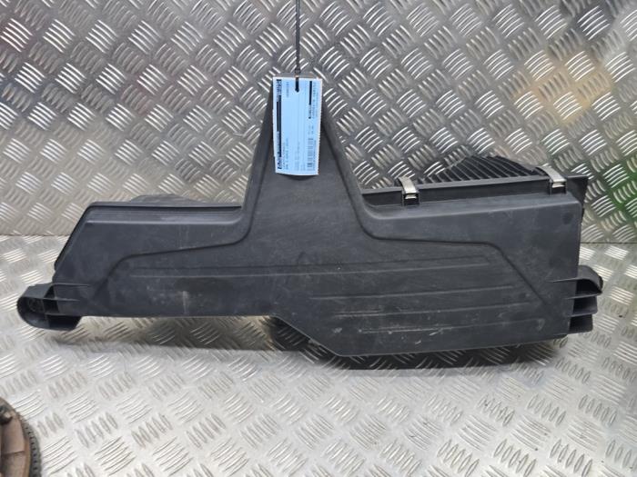 Begagnade Luftfilterhus BMW 3 serie Touring (F31) 318d 2.0 16V Pris € 50,00 Marginaltabell erbjuds av autodemontage denollen