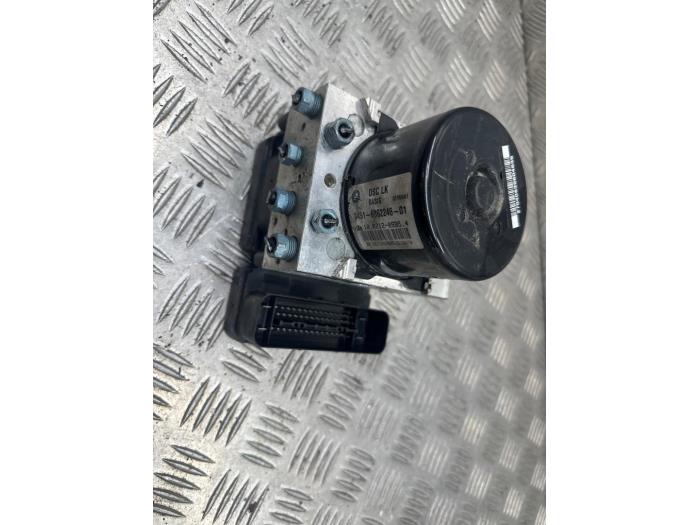 Usagé Bloc ABS BMW 3 serie Touring (F31) 318d 2.0 16V Prix € 119,00 Règlement à la marge proposé par autodemontage denollen