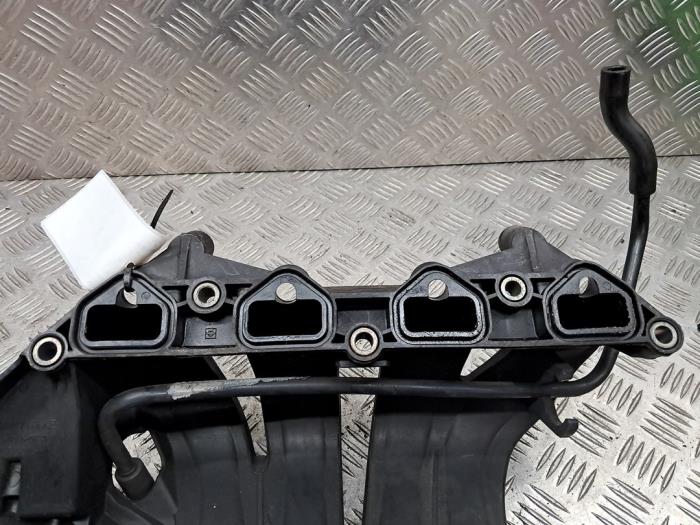 Insugsrör från en MINI Mini One/Cooper (R50) 1.6 16V Cooper 2003