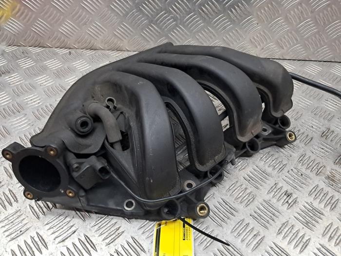 Insugsrör från en MINI Mini One/Cooper (R50) 1.6 16V Cooper 2003