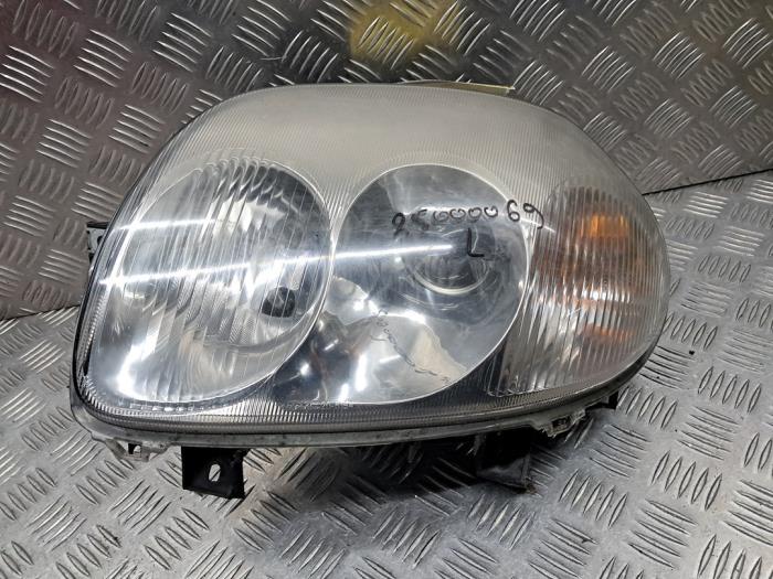 Używane Reflektor lewy Renault Clio II (BB/CB) 1.4 16V Si Cena € 30,00 Procedura marży oferowane przez autodemontage denollen